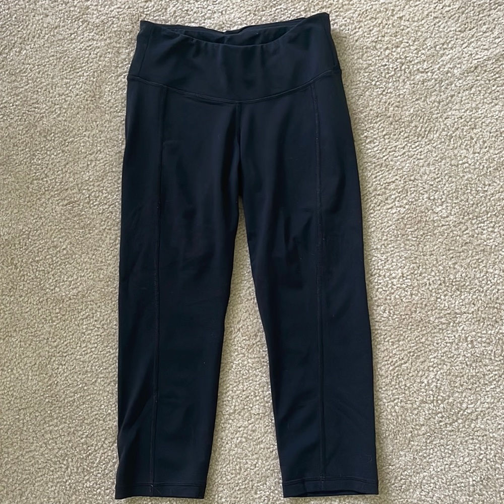 Women’s Size XS Old Navy Black Cropped Workout Leggings